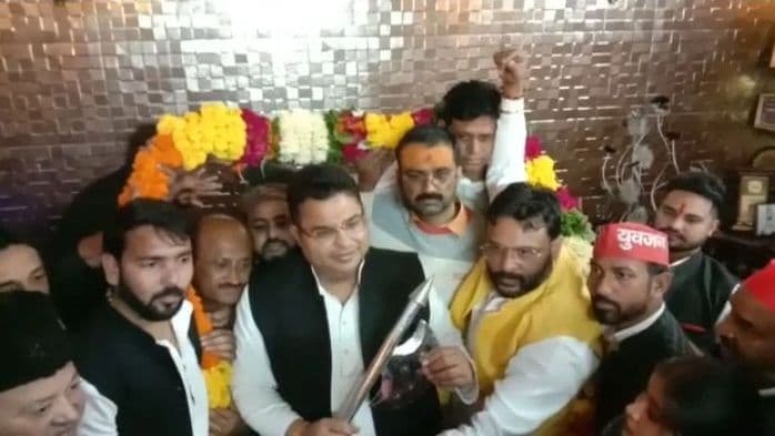 Agra News: पूर्व कैबिनेट मंत्री अभिषेक मिश्रा ने BJP पर बोला हमला, बताया धर्म के नाम पर बांटने वाली पार्टी