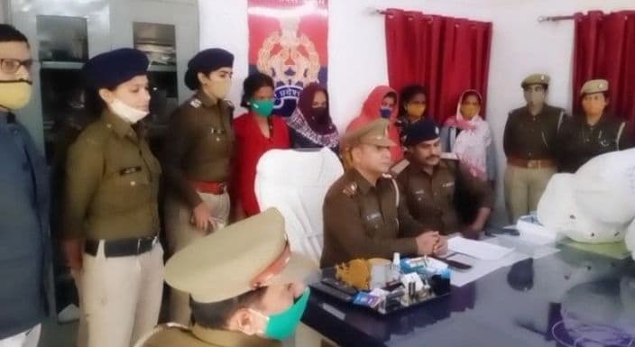 Agra News: ताजनगरी में ओडिशा से आकर महिलाएं कर रहीं गांजे की तस्करी, GRP ने पांच को किया गिरफ्तार