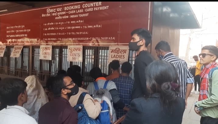 Agra News: ताजमहल का दीदार करने के लिए अब ले सकेंगे ऑफलाइन टिकट, ASI ने खोले दो विंडो काउंटर