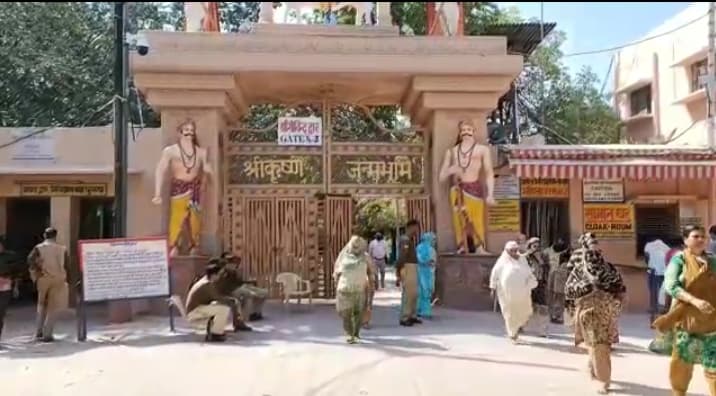 Mathura News: जमीन से आसमान तक अभेद हुई सुरक्षा व्यवस्था, ट्रैफिक भी रहेगा डायवर्ट, छावनी में तब्दील कृष्णधाम