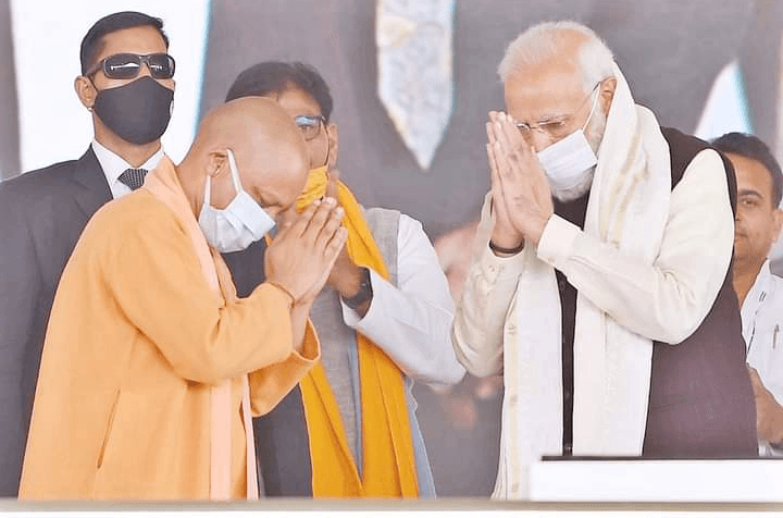 पीएम मोदी पहुंचे गोरखपुर, AIIMS-ICMR का करेंगे उद्घाटन, सीएम योगी भी मौजूद