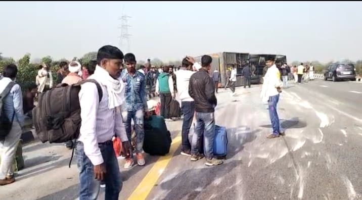 Agra News: एक बीड़ी के लिए ड्राइवर ने सवारियों की जान से किया खिलवाड़, बस दुर्घटनाग्रस्त