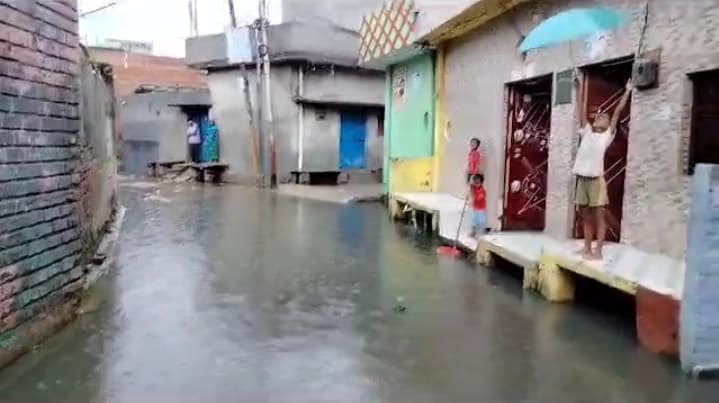 बरेली में बारिश ने तोड़ा रिकॉर्ड, 24 घंटे में 157 मिमी बारिश, स्मार्ट सिटी की खुली पोल, घरों में घुसा पानी