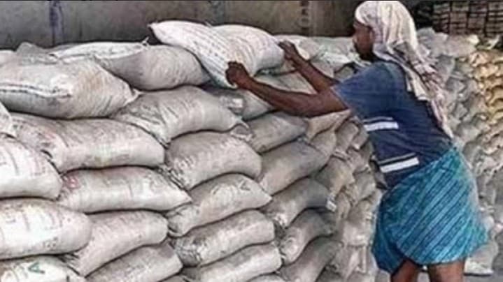 महंगाई की एक और मार! घर बनाना हुआ मुश्किल, सितंबर में 15-20 रुपया महंगी हुई सीमेंट, दालों की कीमत भी बढ़ी