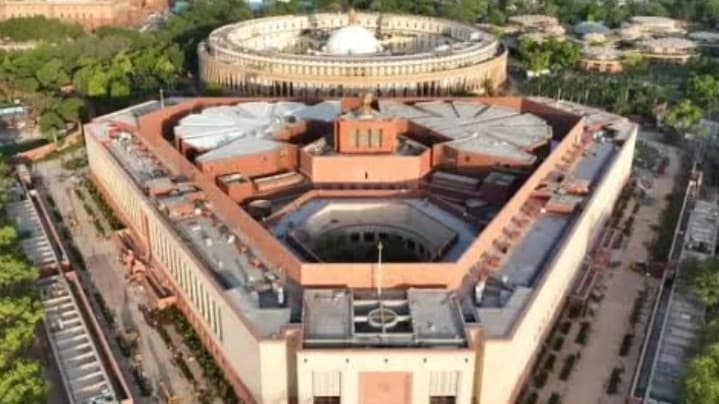 बरेली: आंवला लोकसभा सीट पर टिकट के लिए सियासत हुई गर्म, महिला नेत्री ने जातिगत आंकड़े पेशकर ठोका दावा