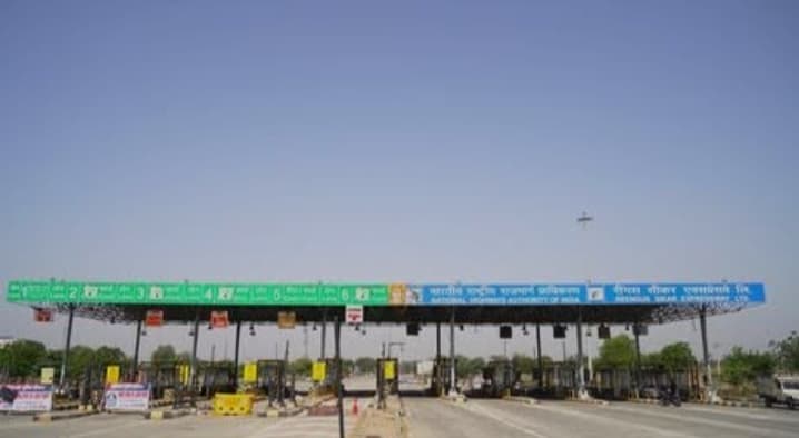 बरेली-लखनऊ का सफर हुआ महंगा, मैगलगंज टोल प्लाजा पर वाहनों से वसूली शुरू, यहां देखें रेट लिस्ट