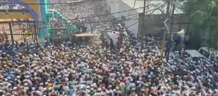 हजरत शाह मुहम्मद सकलैन मियां गमजदा माहौल में सुपुर्द ए खाक, आखिरी दीदार को उमड़े मुरीदों के हुजूम से पटा शहर