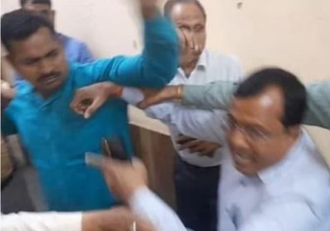 बरेली के अमीनों और एंटी करप्शन टीम के बीच टकराव में 3 मुकदमा दर्ज, अब बदसलूकी करने वाले 4 अमीन पर FIR