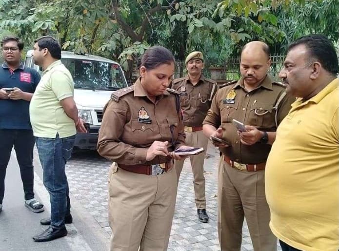 बरेली में हथियारबंद बदमाशों ने आंखों में मिर्ची स्प्रे डालकर कैशियर से 8.50 लूटे,  2 आरोपी पकड़े