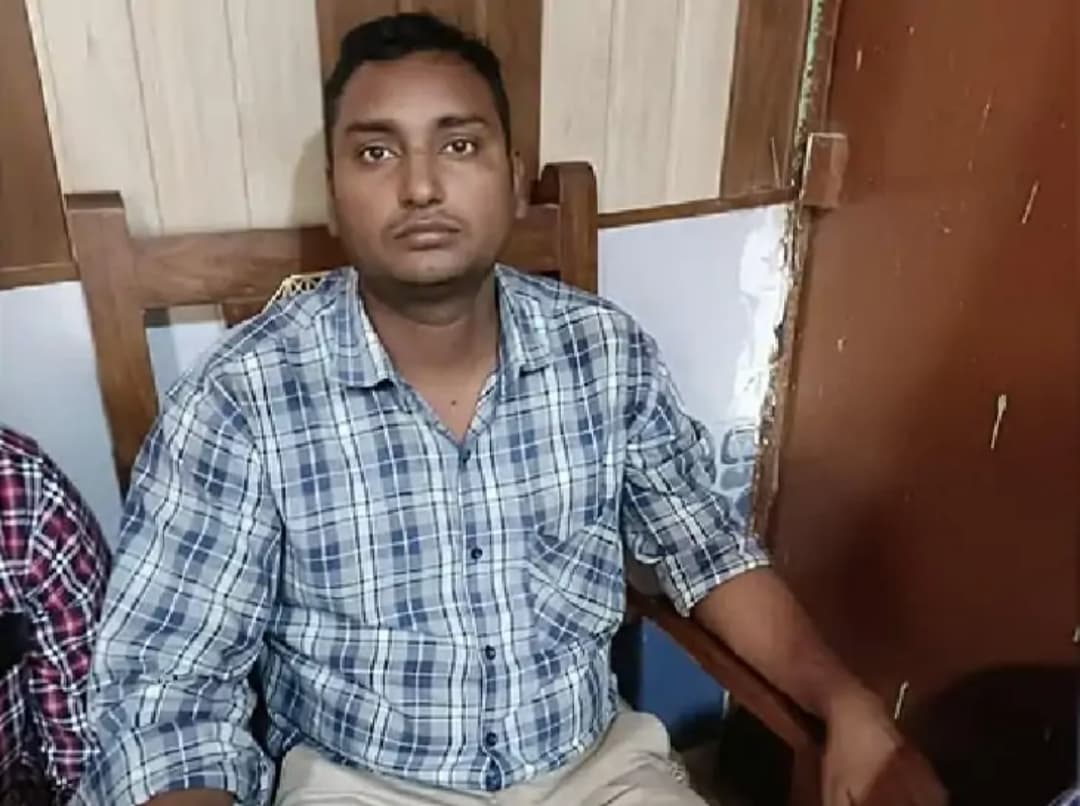 एंटी करप्शन की टीम ने गोरखपुर में बिजली विभाग के क्लर्क को रिश्वत लेते रंगे हाथों दबोचा, जानें क्या है मामला