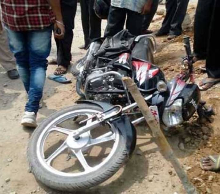 UP Crime News : बरेली में सड़क हादसों में दो युवकों की मौत, पुलिस ने शव लिए कब्जे में, घर में कोहराम UP Crime News : बरेली में सड़क हादसों में दो युवकों की मौत, पुलिस ने शव लिए कब्जे में, घर में कोहराम