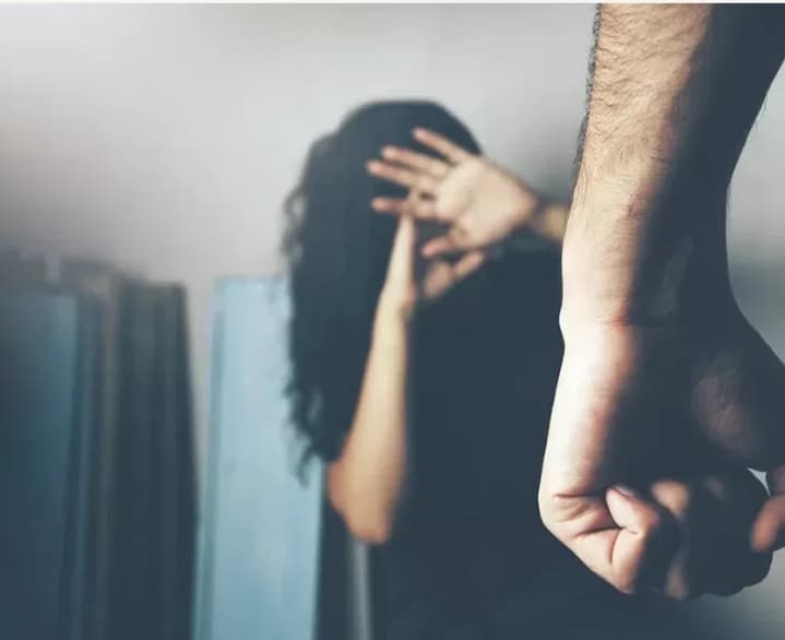 Bareilly : बेटी पैदा होने पर ससुरालियों ने नवजात सहित महिला को निकाला, घर वापसी की कीमत 5 लाख