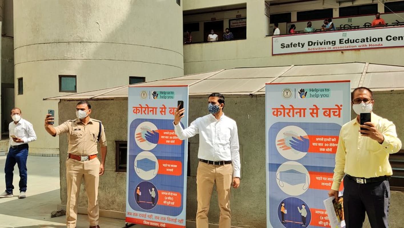 Selfie Hour : एक घंटा में 2.5 लाख से अधिक लोगों ने मास्क के साथ ली सेल्फी, रांची प्रशासन की अनूठी पहल #RanchiWithMask