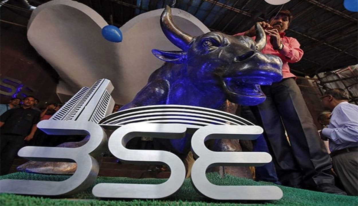सेंसेक्स में 900 अंकों की बड़ी गिरावट, अमेरिकी बांड यील्ड में वृद्धि, क्रूड ऑयल की बढ़ी कीमतों का असर