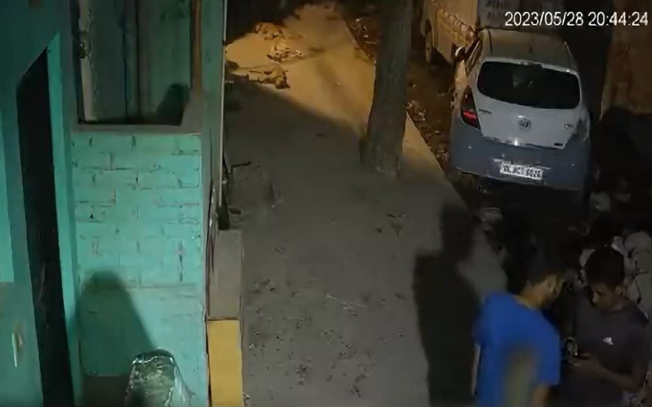 Delhi Murder Case: पहले झबरू ने धमकाया, फिर नाबालिग ने डांटा, ऐसे शैतान बन गया साहिल