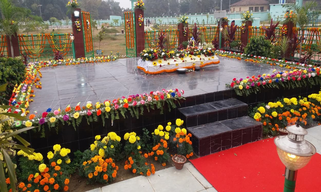 खरसावां गोलीकांड के शहीदों को श्रद्धांजलि देंगे सीएम हेमंत सोरेन, जानें आजादी के बाद आज के दिन 1948 को क्या हुआ था