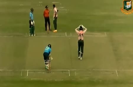 शाकिब को स्टंप पर लात मारने और उखाड़ फेंकने की मिली कड़ी सजा, 4 मैचों के लिए निलंबित