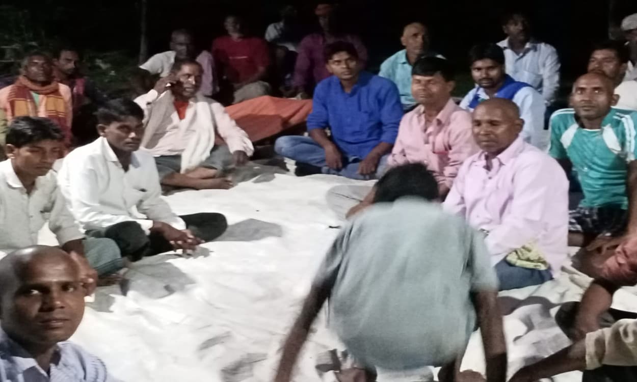 संकदारा नदी में डूबे युवक का 12 घंटे बाद भी नहीं चला पता, 10 घंटे से गोताखोर का इंतजार करते रहे ग्रामीण