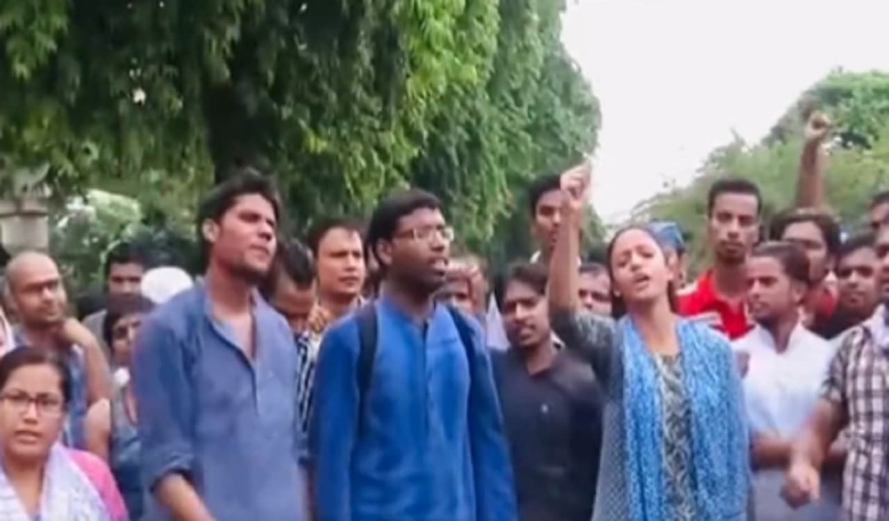 शहला रशीद ने मोदी सरकार की तारीफ में गढ़े कसीदे, कभी JNU में लगाए थे भारत विरोधी नारे