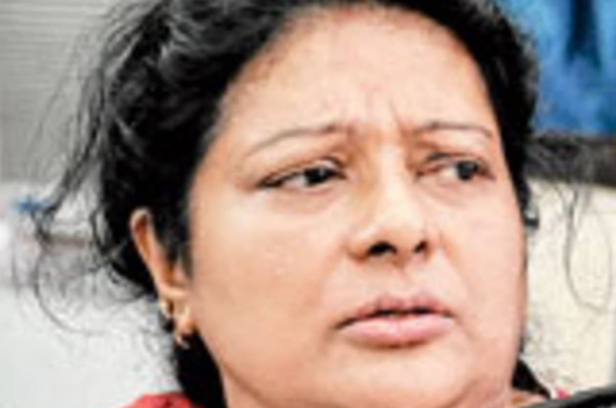 Bengal Assembly Election 2021: कांग्रेस नेता सौमेन मित्रा की पत्नी शिखा और TMC की माला साहा के पति तरुण को टिकट देकर बुरी फंसी BJP