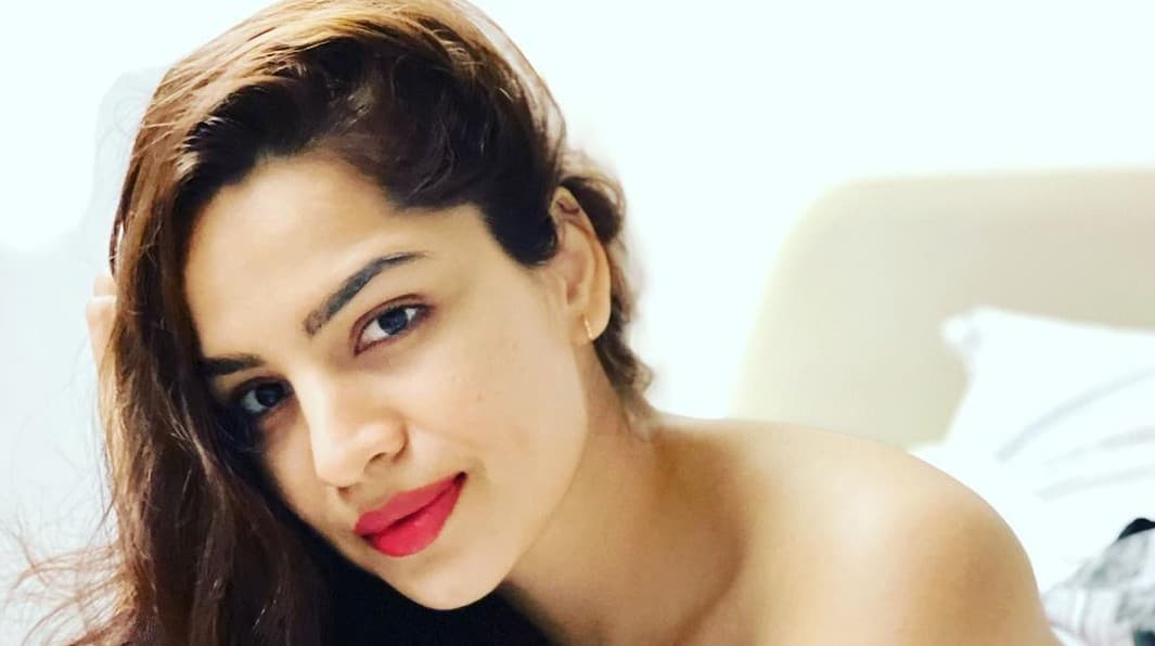 Kumkum Bhagya फेम Shikha Singh ने करवाया टॉपलेस फोटोशूट, फैंस बोले पब्लिसिटी पाने के लिए कुछ भी . . .