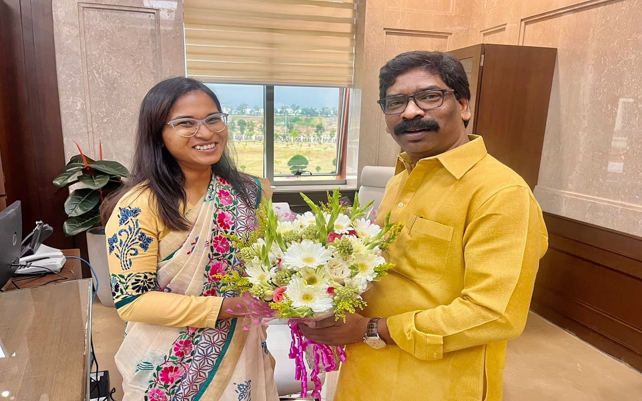 Shilpi Neha Oath Ceremony: लगातार दो बार जीत कर विधानसभा पहुंची शिल्पी नेहा तिर्की, अब बनी मंत्री, ऐसा रहा है सियासी सफर