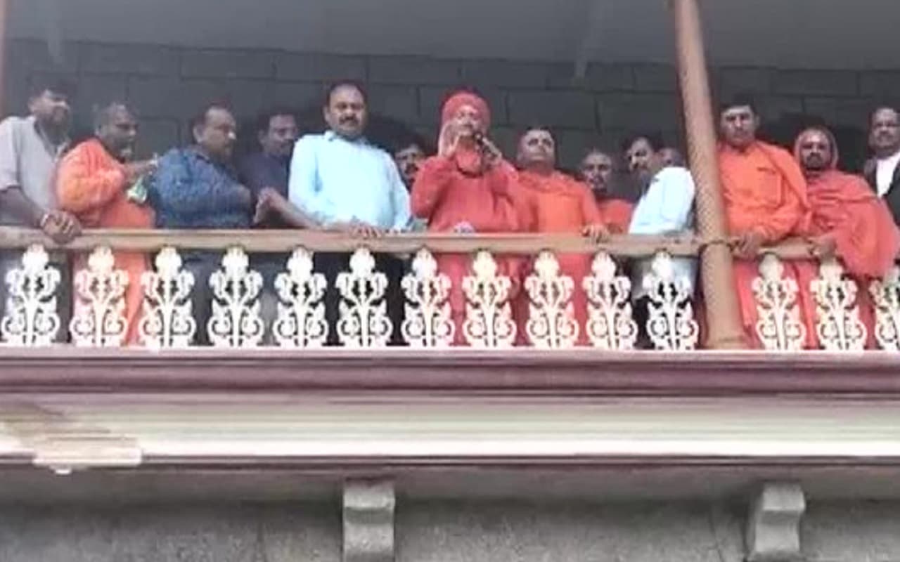 यौन उत्पीड़न मामले में लिंगायत मठ के महंत शिवमूर्ति मुरुग लिये गये हिरासत में, पॉक्सो के तहत मामला दर्ज