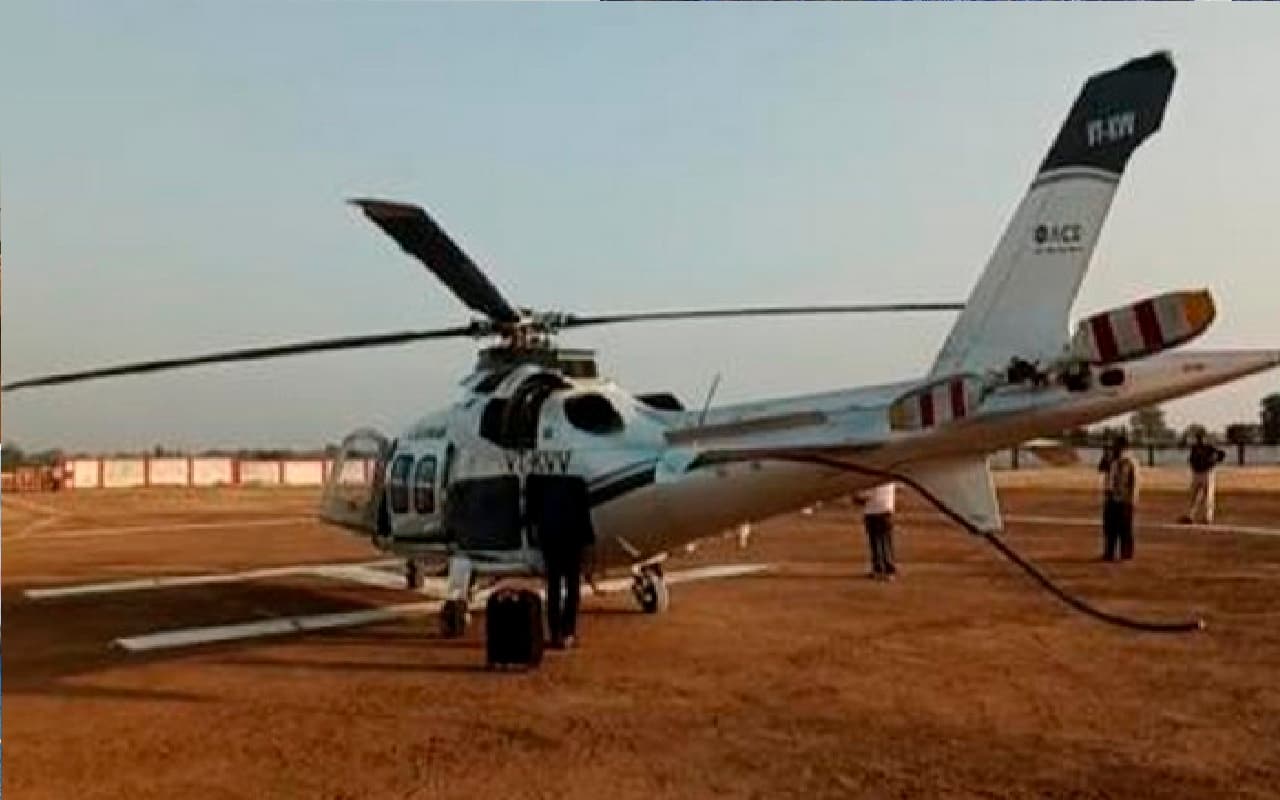 क्रैश होते-होते बचा शिवराज सिंह चौहान का हेलीकॉप्टर, मनावर में इमरजेंसी लैंडिंग, सड़क मार्ग से गये धार