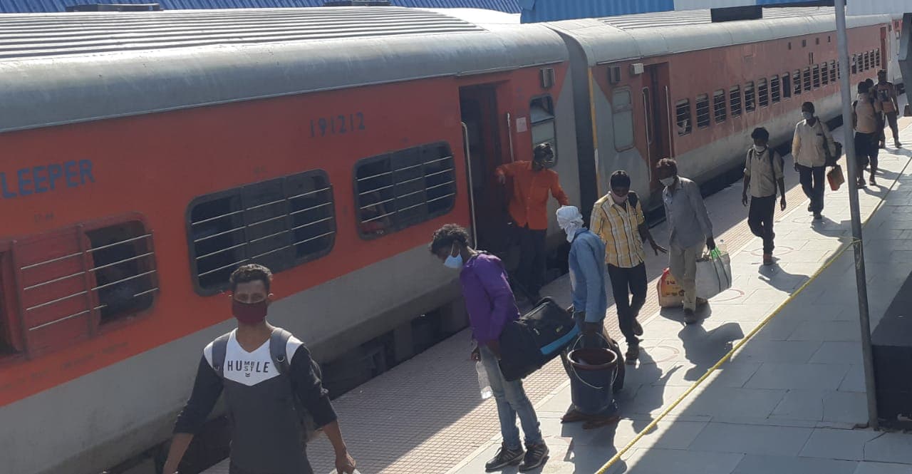 नागपुर से श्रमिक स्पेशल ट्रेन से 1243 मजदूर पहुंचे हटिया, बसों से भेजे गये घर