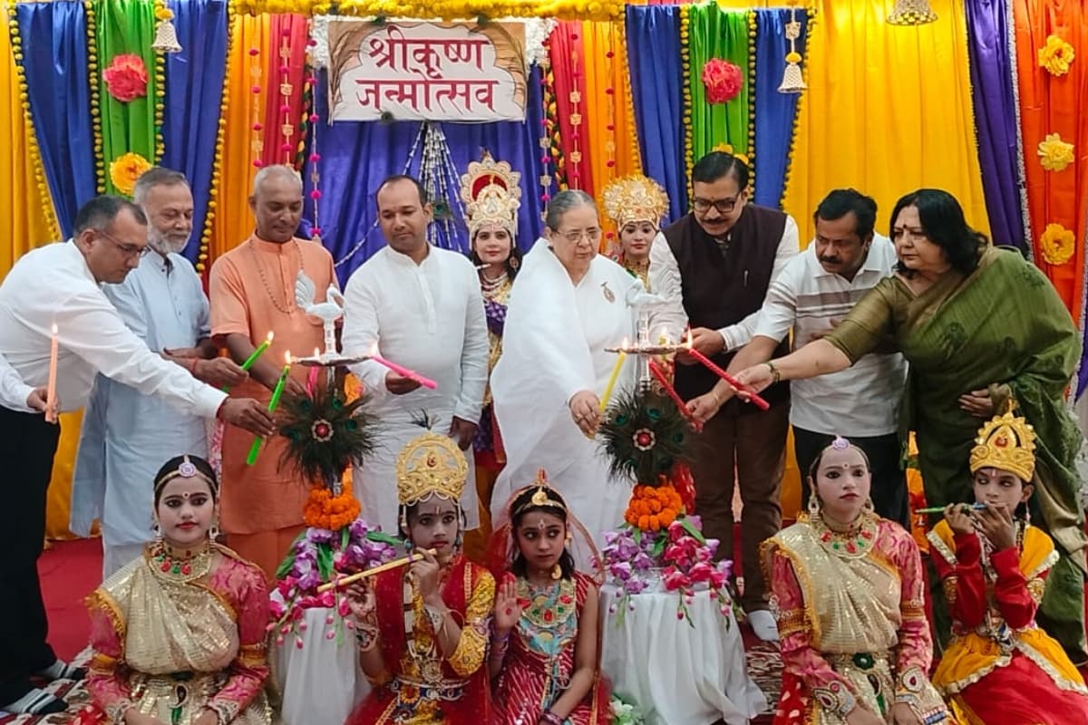 रांची: श्रीकृष्ण जन्माष्टमी पर सजी झांकी, सीसीएल अफसर हर्षनाथ मिश्रा बोले-कृष्ण के जीवन से लेनी चाहिए शिक्षा