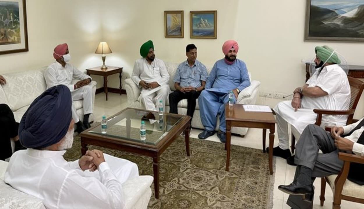 खत्म हो गया अमरिंदर सिंह बनाम सिद्धू विवाद! पंजाब प्रभारी हरीश रावत के इस बयान से बैकफुट पर आया सिद्धू खेमा