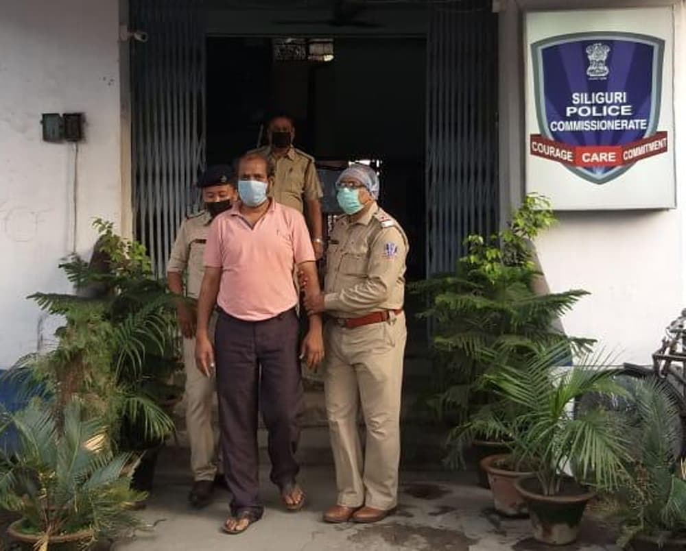 कालाबाजारी का एक लाख थ्री लेयर सर्जिकल मास्क बरामद, आरोपी कारोबारी गिरफ्तार