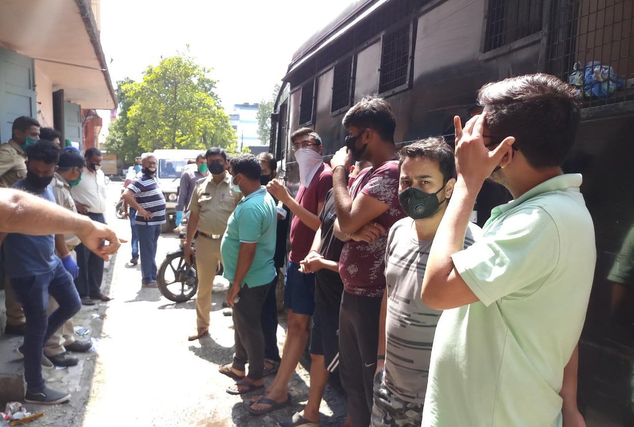 लॉकडाउन में झुंड बनाकर खेल रहे थे जुआ, 10 कारोबारी की हुई गिरफ्तारी