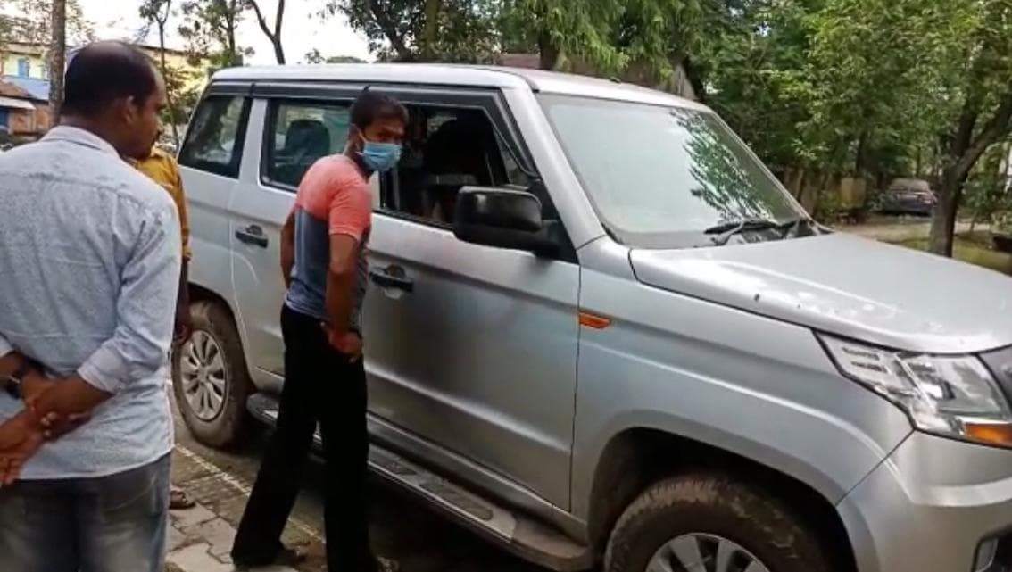 चाय बगान श्रमिकों के वेतन के 26 लाख रुपये की लूट, बिहार एवं नेपाल सीमा पर नाका चेकिंग चाय बगान श्रमिकों के वेतन के 26 लाख रुपये की लूट, बिहार एवं नेपाल सीमा पर नाका चेकिंग