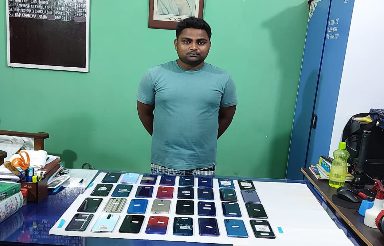 मोबाइल चोर गिरोह का खुलासा, 32 स्मार्ट फोन बरामद, पुलिस ने सरगना को किया गिरफ्तार