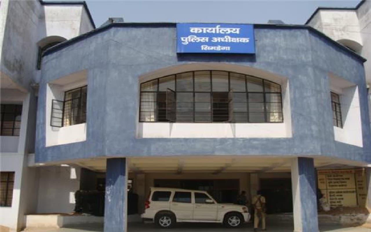 सिमडेगा बाजार में पारा शिक्षक हत्याकांड के गवाह को अपराधियों ने रिवाल्वर के बट से पीटा