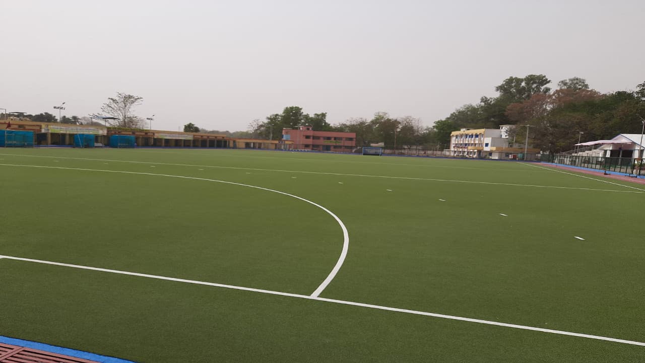 Coronavirus Update News : सिमडेगा में 11 हॉकी खिलाड़ियों के कोरोना संक्रमित होने पर स्टेडियम समेत आसपास के इलाके कंटेनमेंट जोन घोषित, वीरान हुआ स्ट्रोटर्फ का इलाका