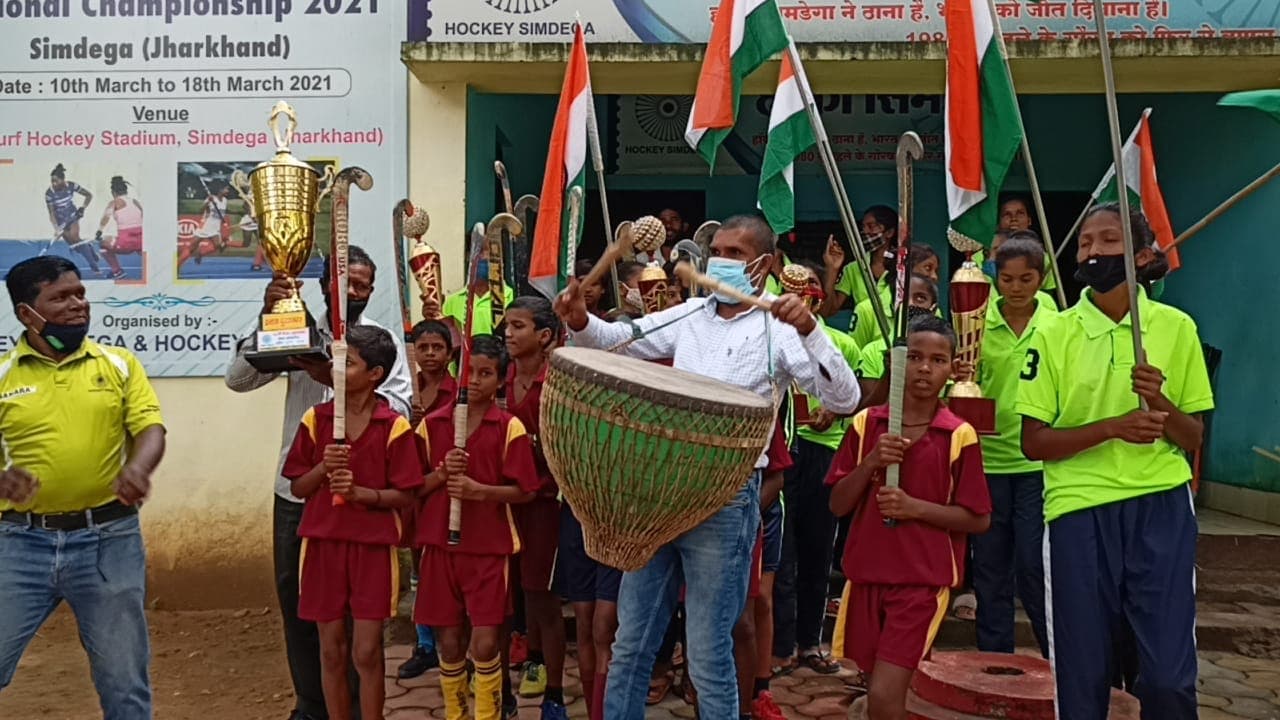Tokyo Olympics 2020: भारतीय पुरुष हॉकी टीम के जीत पर हॉकी की नर्सरी सिमडेगा में जश्न, खिलाड़ियों का बढ़ा मनोबल