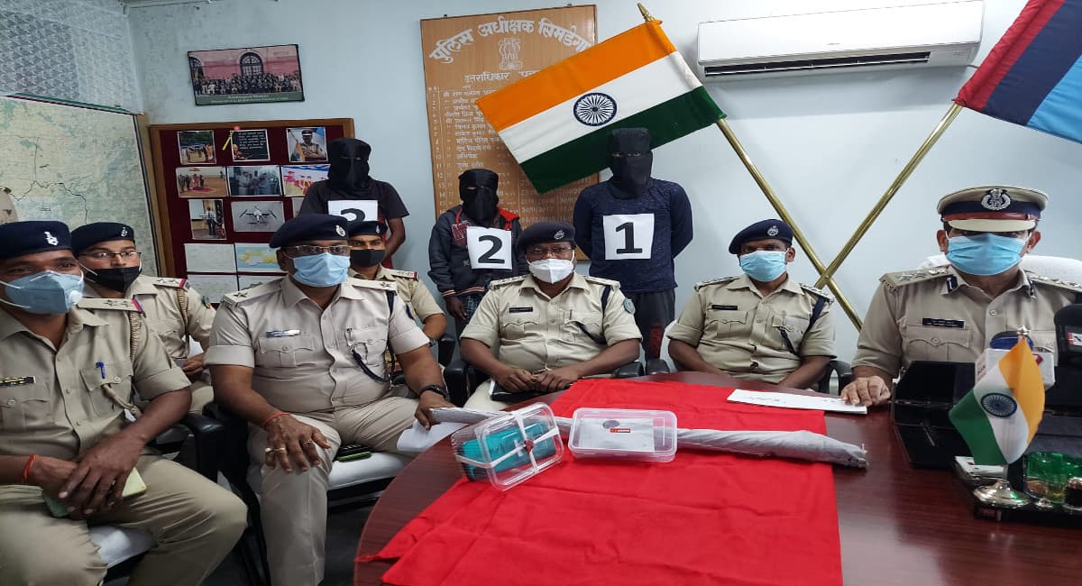 बाइक लूट कर भाग रहे क्रिमिनल को सिमडेगा पुलिस ने पीछा कर पकड़ा, 3 आरोपियों की हुई गिरफ्तारी
