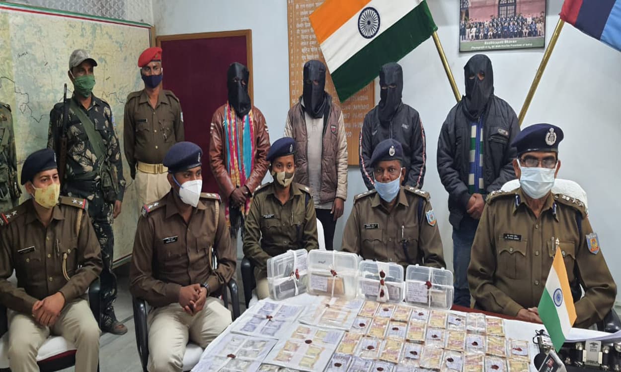3 लाख से अधिक का जाली नोट बरामद, बोलबा थाना की पुलिस ने 4 क्रिमिनल को किया गिरफ्तार 3 लाख से अधिक का जाली नोट बरामद, बोलबा थाना की पुलिस ने 4 क्रिमिनल को किया गिरफ्तार