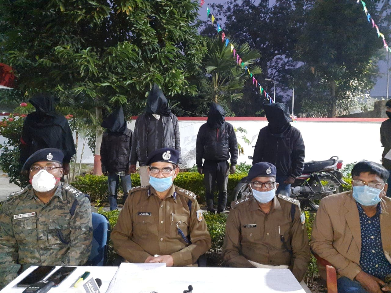 Crime News : सिमडेगा की पुलिस ने सुलझायी व्यवसायी महानंद साहू हत्याकांड की गुत्थी, 5 आरोपियों ने खोले कई राज