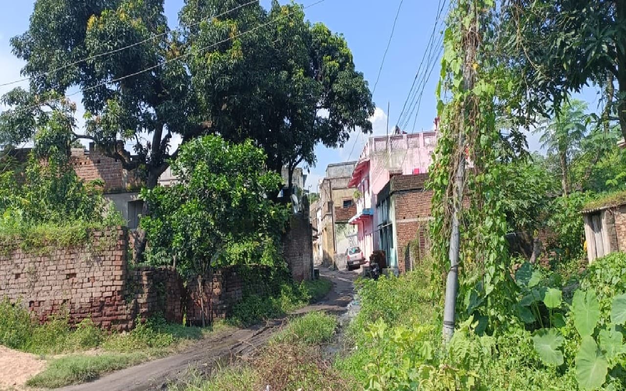 धनबाद के सिंदरी में ब्रिटिश शासन में विस्थापित हुए 355 लोगों को आज तक न नौकरी मिली न जमीन वापस हुई