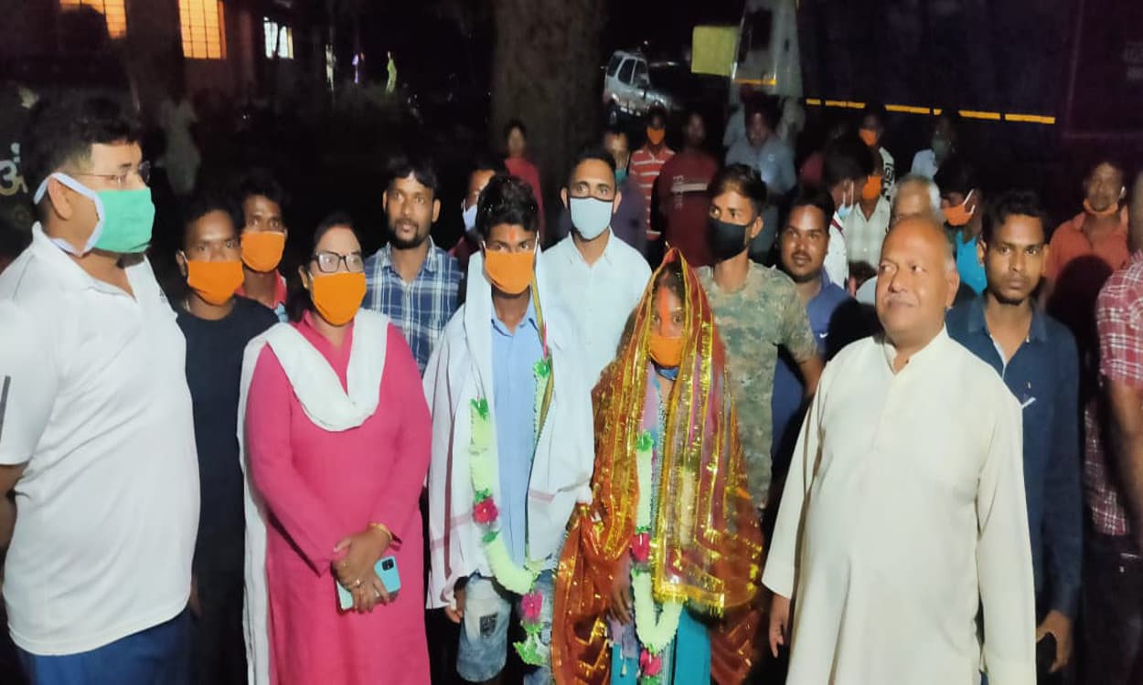 सिसई थाना पहुंची प्रेमिका, घंटों चला हाई वोल्टेज ड्रामा, बाद में शादी के लिए हुआ तैयार प्रेमी