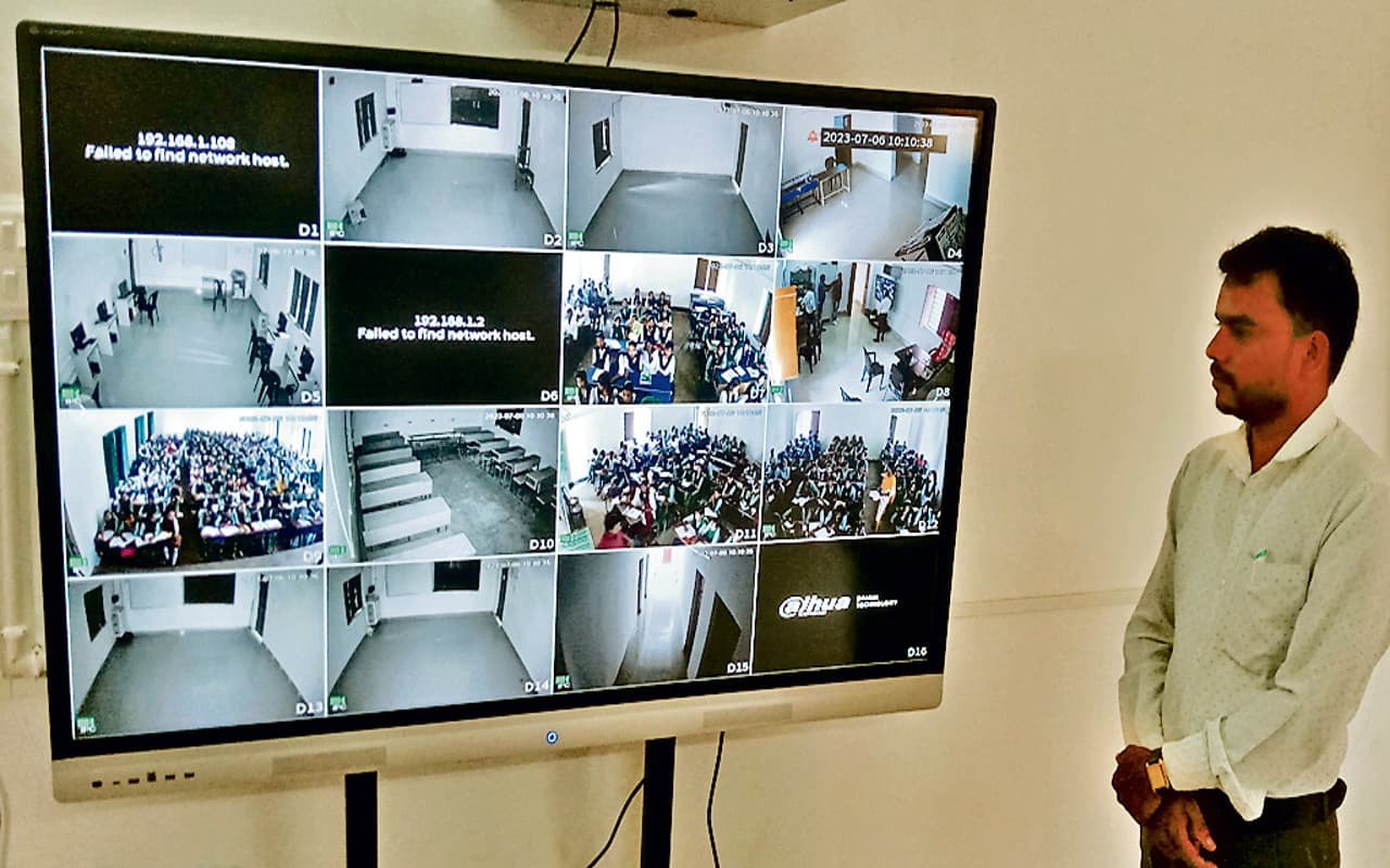 अच्छी खबर : कंप्यूटर, स्मार्ट क्लास व आईटीसीटी लैब से लैस है जामताड़ा का यह स्कूल, हो रही हाईटेक पढ़ाई