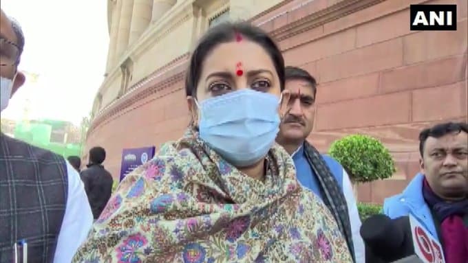 "लड़की हूं,लड़ सकती हूं" को लेकर स्‍मृति ईरानी ने कसा तंज, रमेश कुमार ने यूपी में बढ़ाई कांग्रेस की मुश्‍किलें