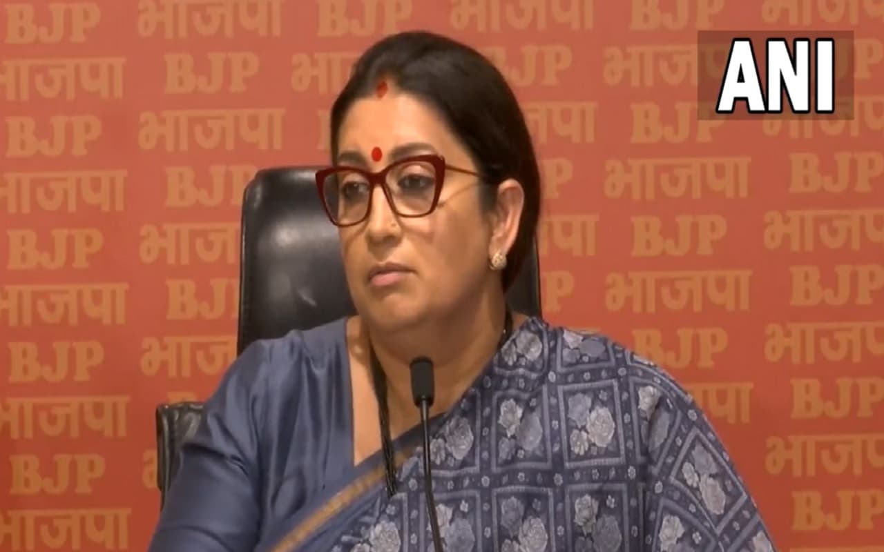 ये कैसा इश्क है? मोहब्बत की दुकान वाले बयान पर स्मृति ईरानी ने राहुल गांधी की खिंचाई की