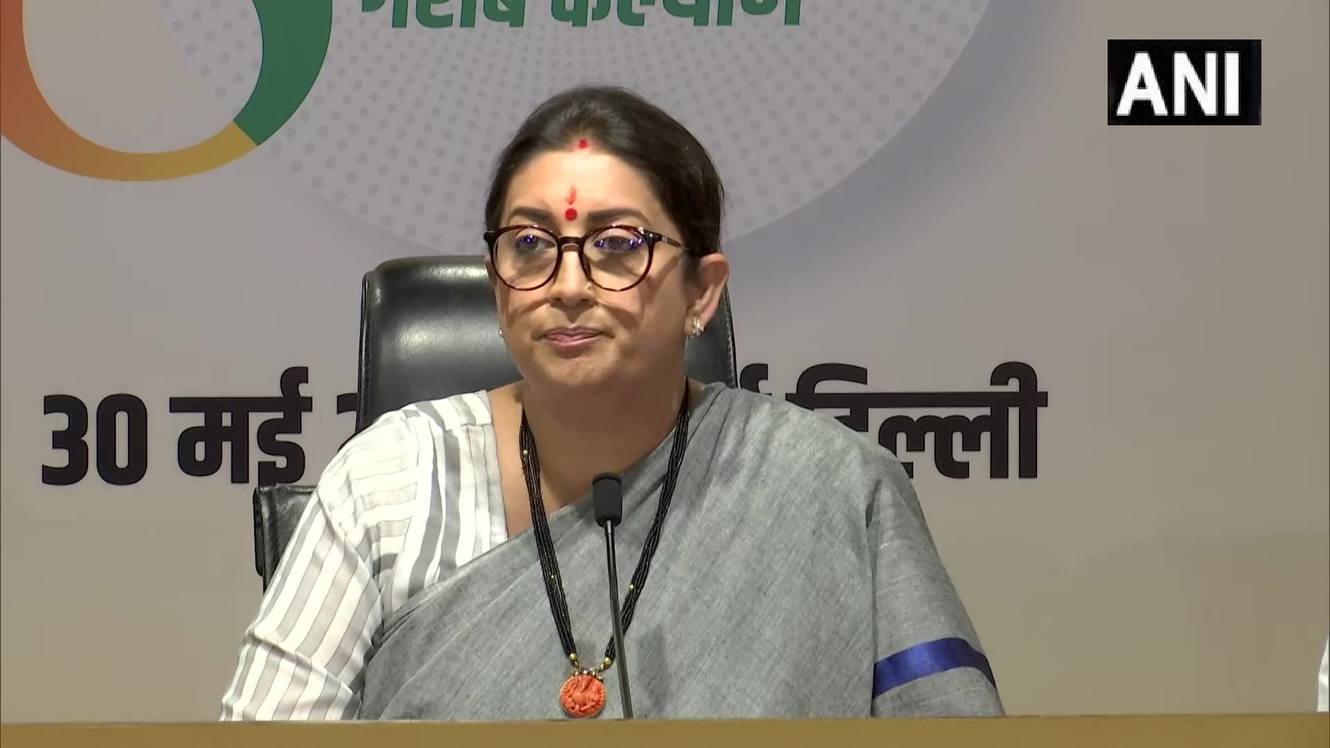 स्‍मृति ईरानी का आरोप- सत्‍येंद्र जैन ने बनाई फर्जी कंपनियां, क्‍यों केजरीवाल ने दी क्‍लीन चिट?