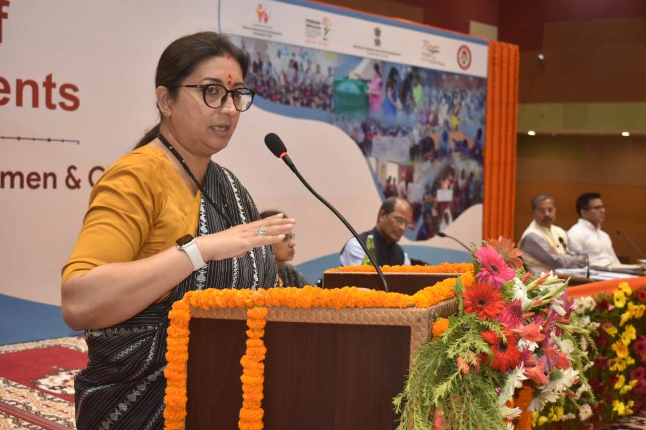 Varanasi News: स्‍मृत‍ि ईरानी ने गिनाईं 8 साल की उपलब्‍ध‍ियां, महिला उत्‍थान की कही बात