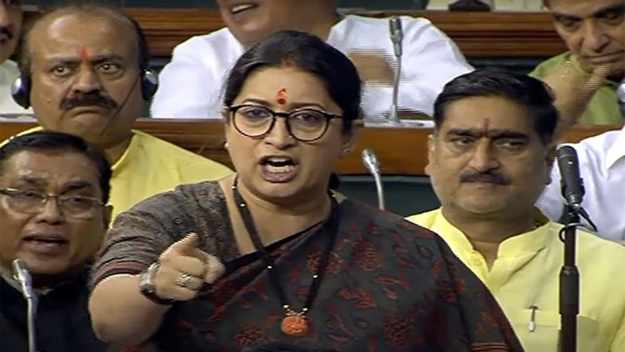 स्मृति ईरानी के खिलाफ कांग्रेसी विधायक ने खोला मोर्चा, मंत्री पद से हटाने के लिए PM Modi को लिखी चिट्ठी