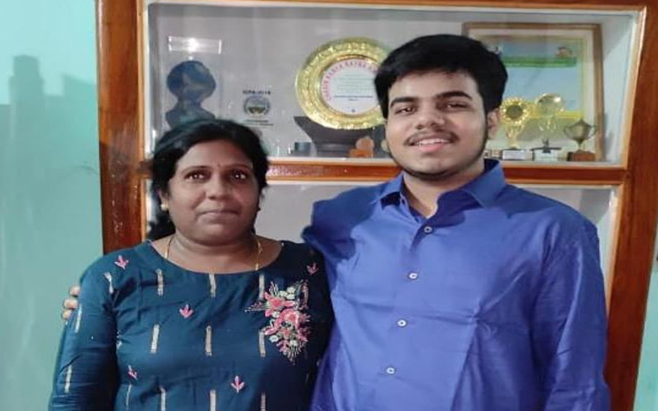 NEET Result 2023: साहिबगंज के स्नेहिल ने 621 अंक लाकर जिले का नाम किया रोशन, कहा- कड़ी मेहनत ने दिलाई सफलता